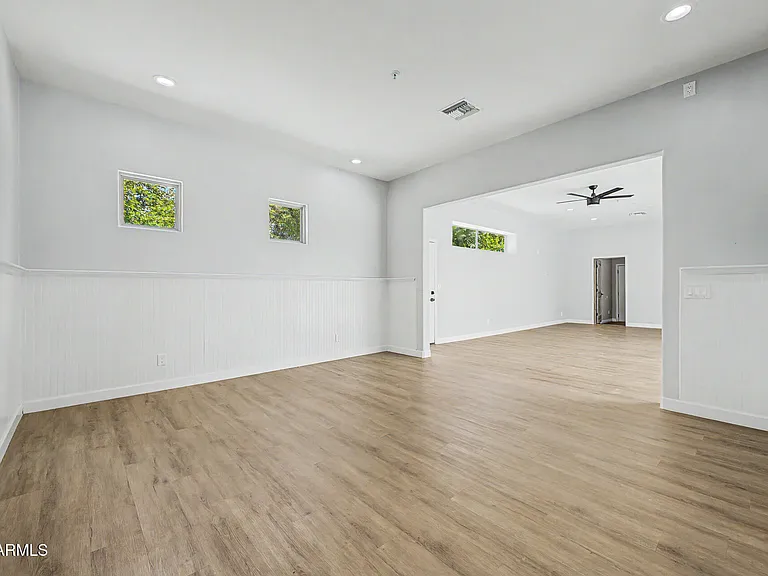 2311 E Colter St — Photo 44