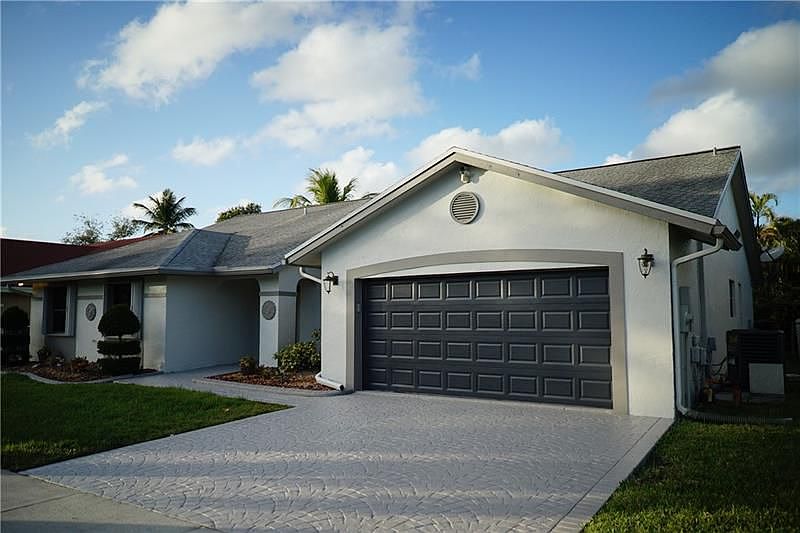 1st image of 9801 Dunhill Dr