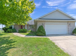 2808 Happy Landing Dr, Springfield, IL 62711
