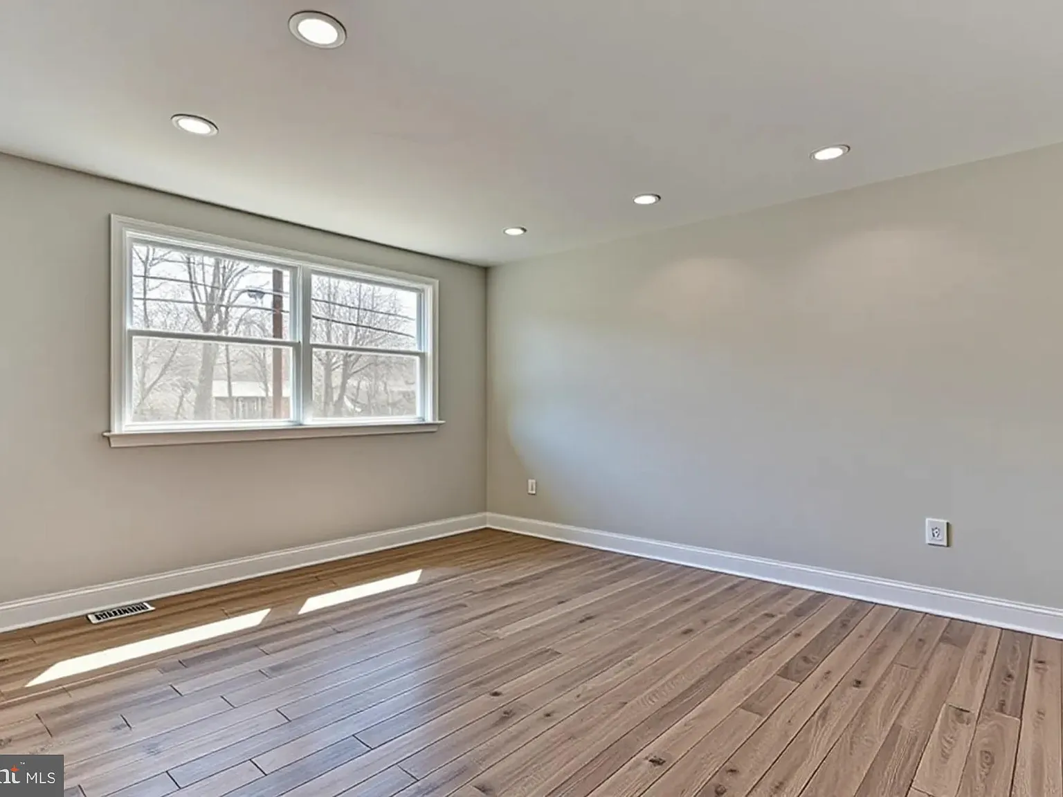 4 bed, 2160 sqft, $4,000 — Photo 4