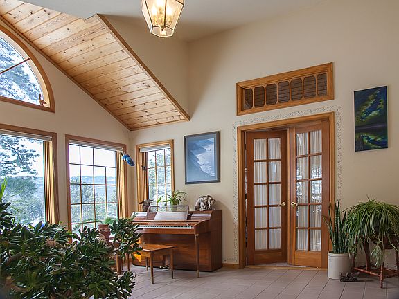 Sunroom-entry to living room