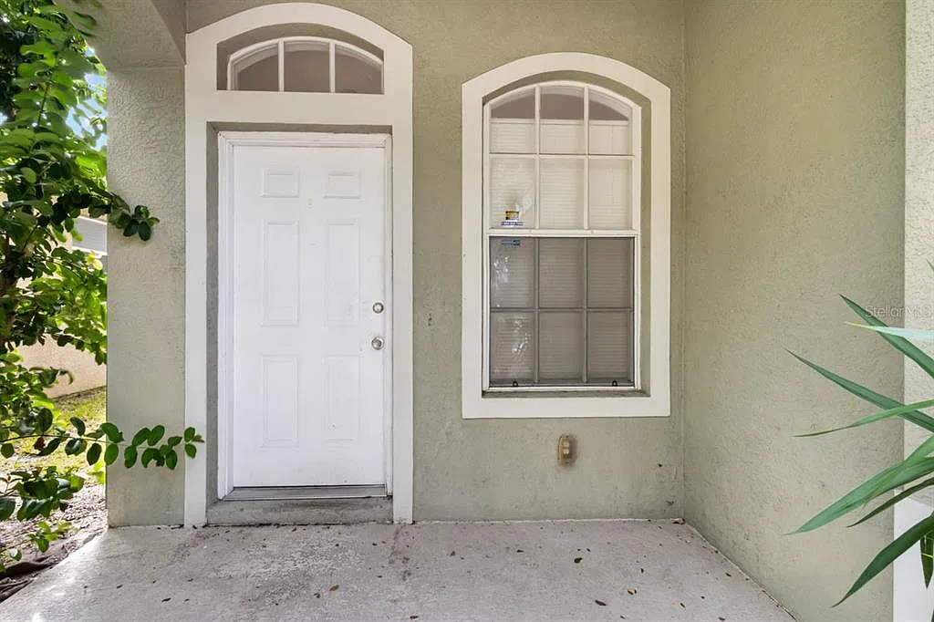 4 bed, 2.5 bath, 1989 sqft, $2,300 — Photo 4
