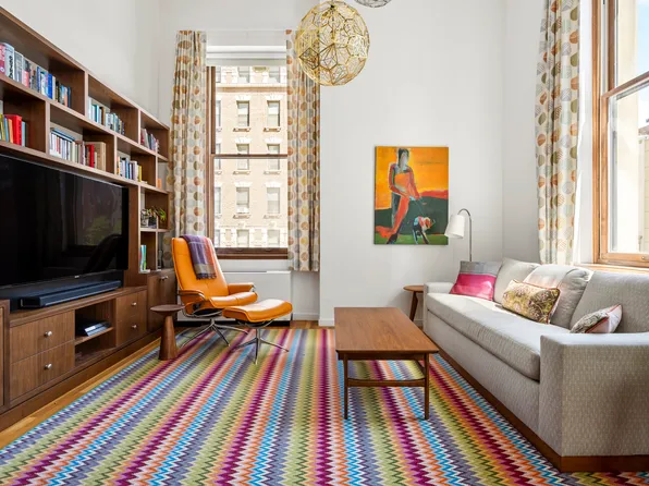 305 Second Avenue 325 image 2 of 18