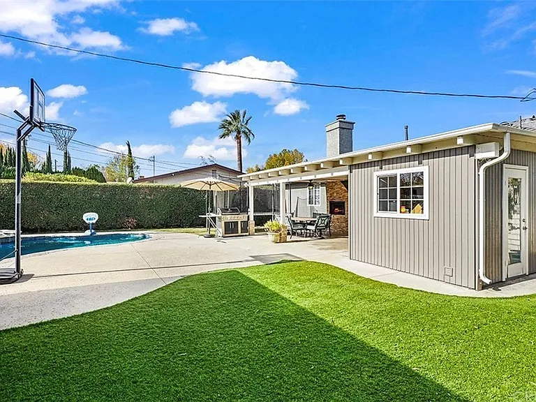 23000 Haynes St — Photo 22