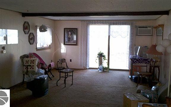 5th image of 214 W Oak St