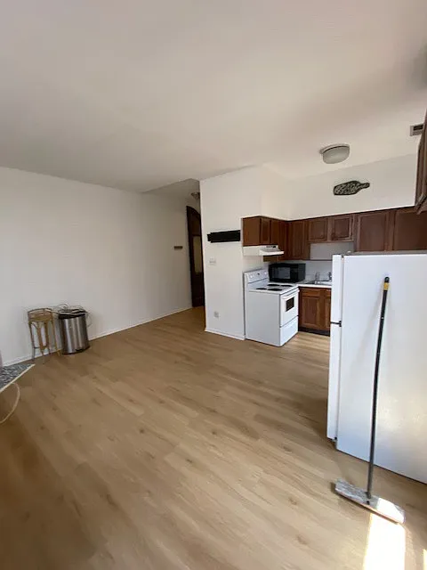 2 bed, 1000 sqft, $1,750 — Photo 4
