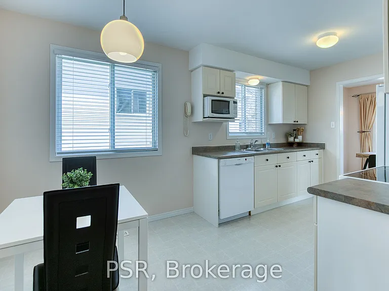 90 Roman Cres — Photo 14