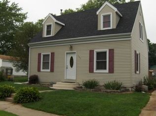 107 3rd St NE, Hopkinton, IA 52237