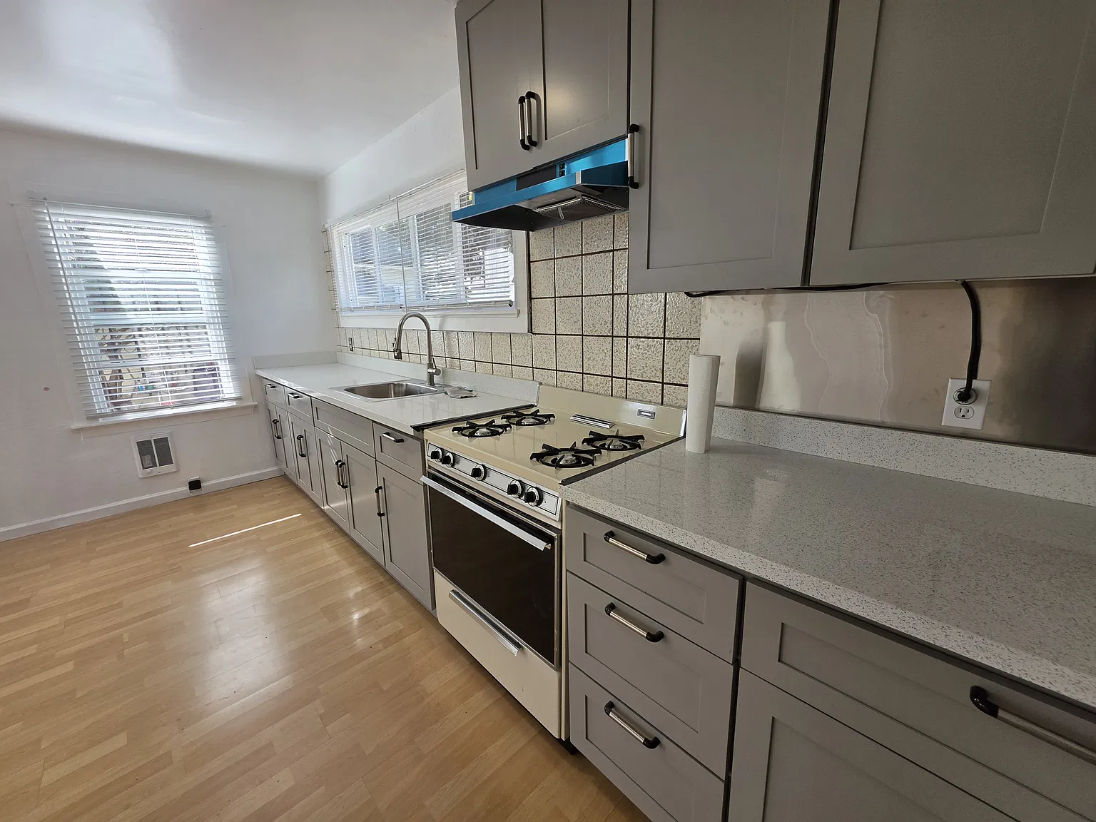 2 bed, 750 sqft, $2,100 — Photo 2