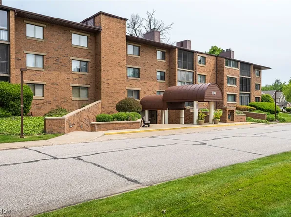 100 Fox Hollow Dr APT 302, Cleveland, OH 44124
