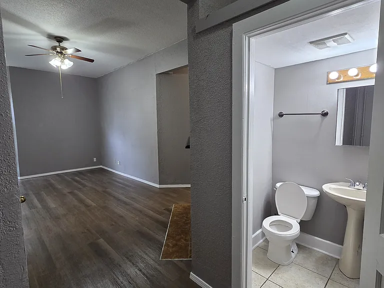 1595 Van Buren Ave #1 — Photo 4