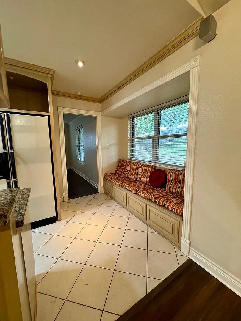 Welcome to this charming 3 bedroom, 2 bathroom home located in the heart of San Antonio, TX — Photo 4