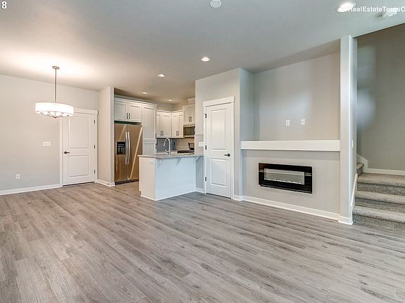 4th image of 3543 SE Oakmeade Ave