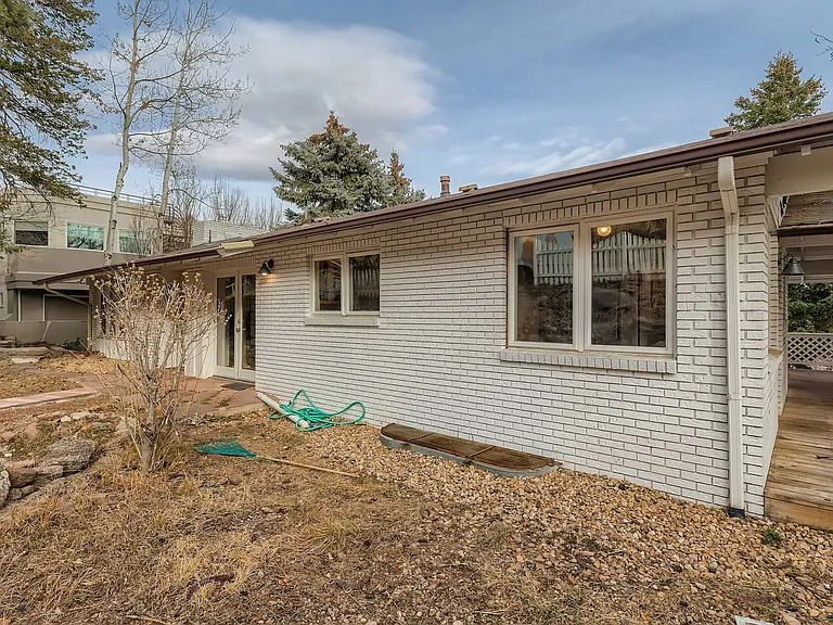 1045 Gilbert St — Photo 28
