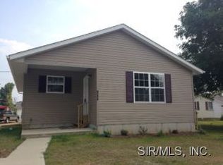 112 W 2nd St, Roxana, IL 62084