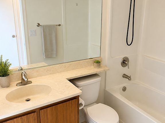 3rd image of 5926 Hilltop Dr #5928