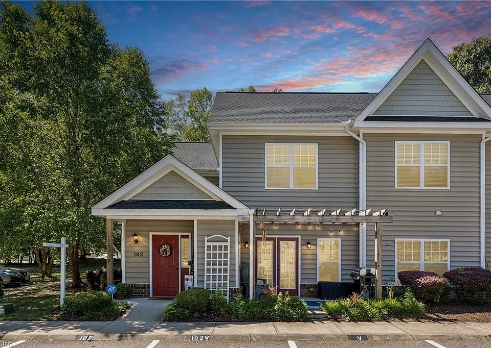 1st image of 102 Lakeview Cv