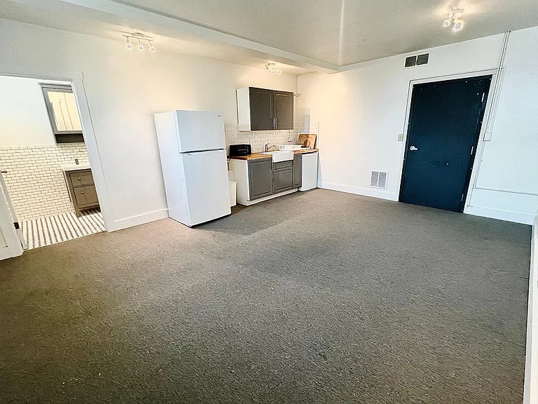 416 E Main St #306 — Photo 12