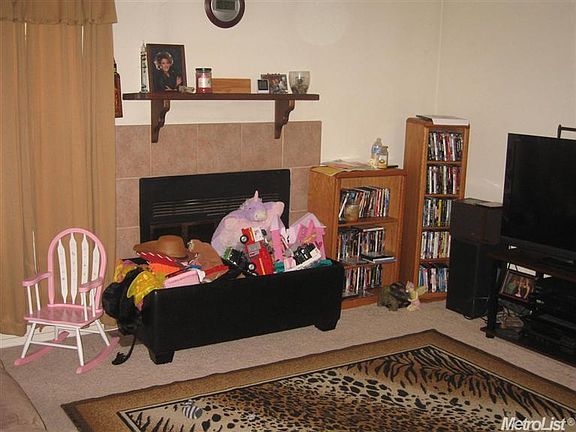 4th image of 1011 Camphor St
