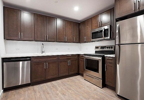3rd image of 425 W 18th St APT 9E