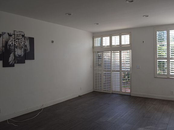 2nd image of 3965 Hyde Park Cir