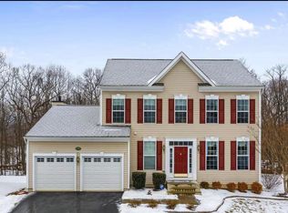 17665 Marbury St, Round Hill, VA 20141
