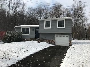 26 Shady Hollow Rd, Pittsburgh, PA 15239