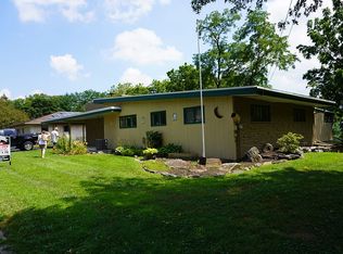 902 Grandview Rd, Akron, PA 17501