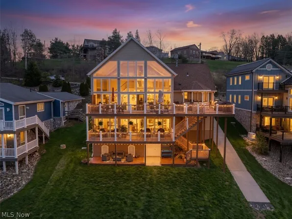 376 E Mohawk Dr, Malvern, OH 44644