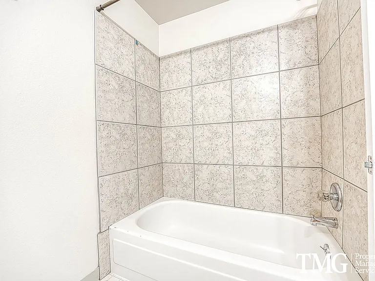 Cambria Apartments — Photo 20