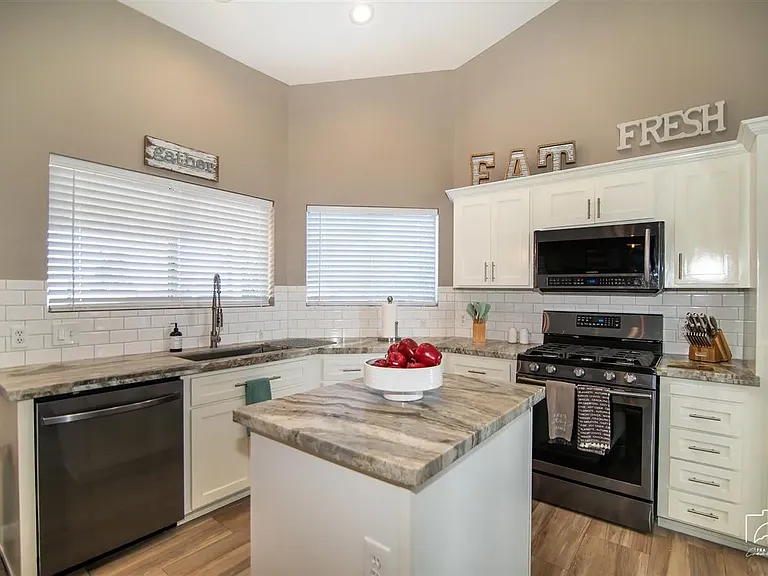 3562 W 14th St — Photo 5