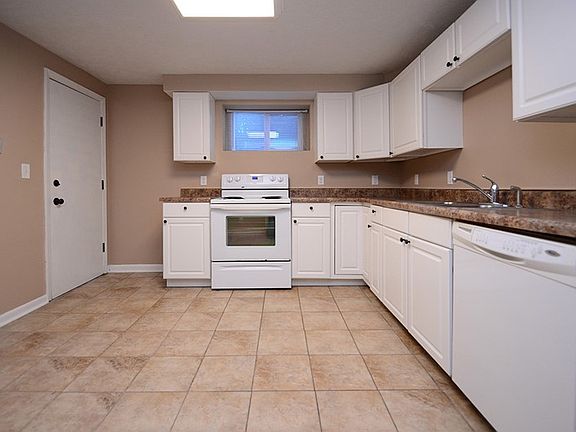 5th image of 3024 S 107th Ave APT A