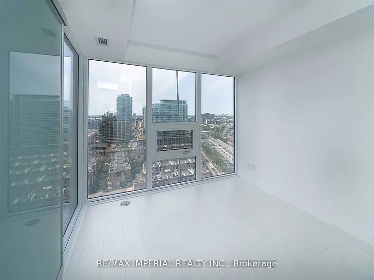 19 Western Battery Rd #2211 — Photo 18
