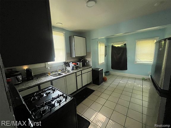 4th image of 15010 Lappin St