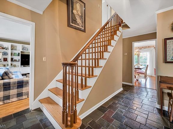 5th image of 1094 Cambridge Ln