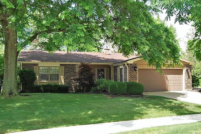 1st image of 302 E Hackberry Dr