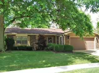 302 E Hackberry Dr, Arlington Heights, IL 60004