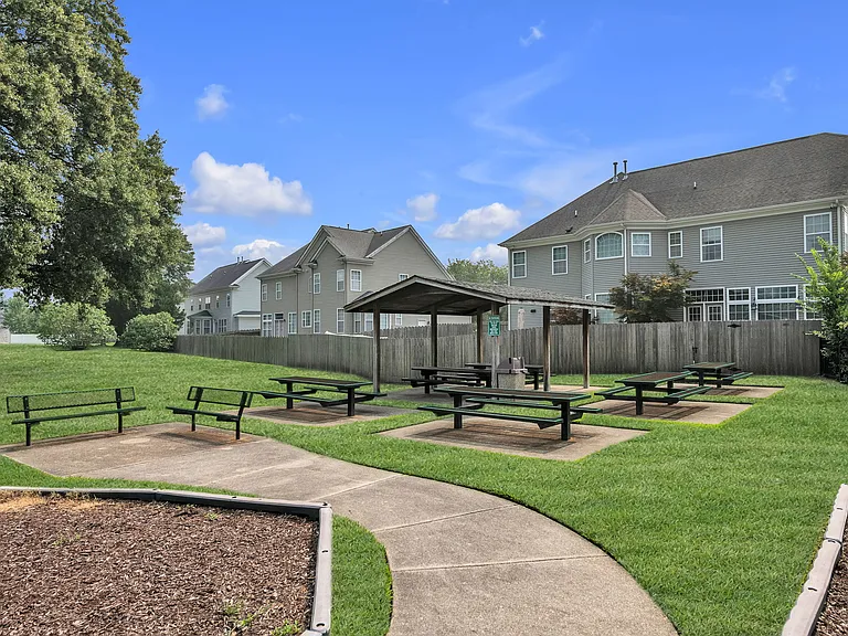 2404 Caitlan Loch Ln — Photo 46