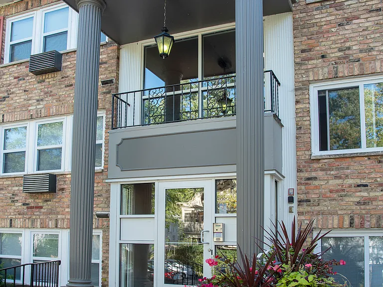 410 Apartments — Photo 5