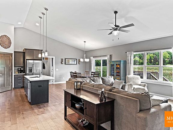 5th image of 9615 Ashworth Dr