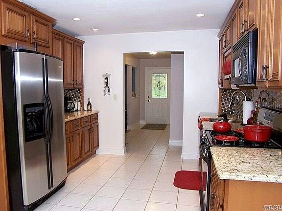 2nd image of 20 Liber Blvd