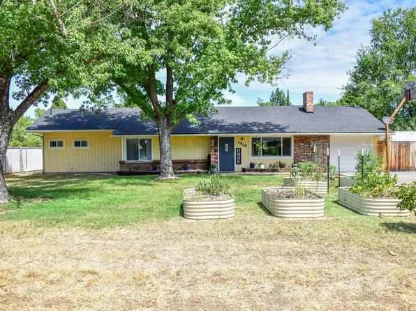 1529 Grand Ave, Medford, OR 97504