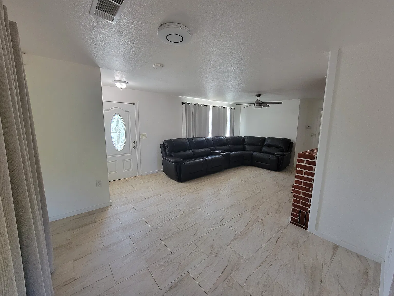 3 bed, 1144 sqft, $1,800 — Photo 2