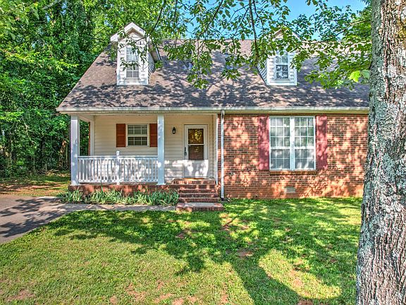 2nd image of 2545 Oak Hill Dr