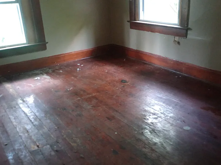 1121 Taft Ave — Photo 2