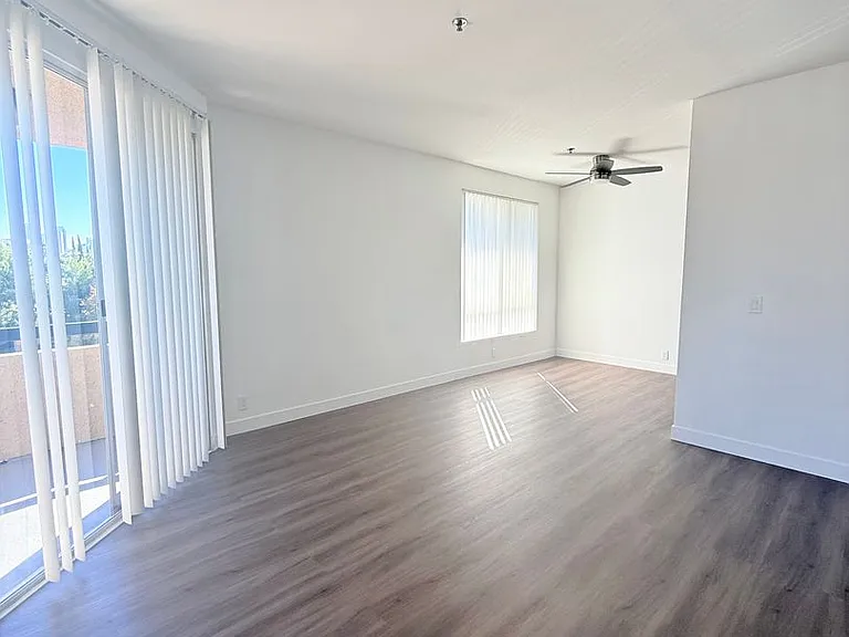 Perfectly situated 2 bedroom and 2 bathroom ! — Photo 28