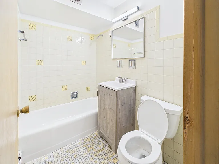 11219 S King Dr #1F — Photo 9