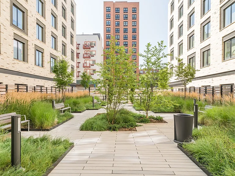 350 Clarkson Ave #811 — Photo 9