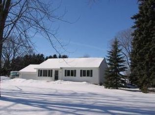 1031 N Oakwood Rd, Oshkosh, WI 54904