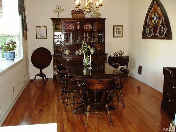 2nd image of 2737 Larkspur St